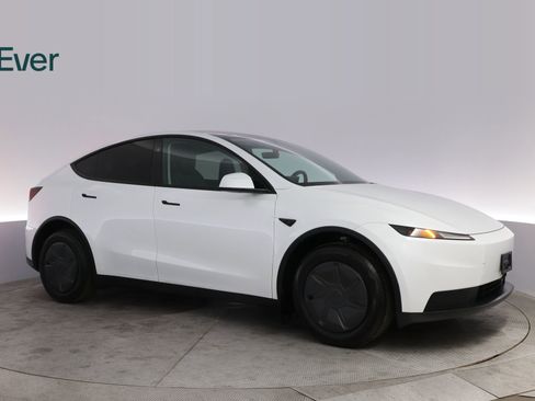 Used 2026 Tesla Model Y 2WD image 14
