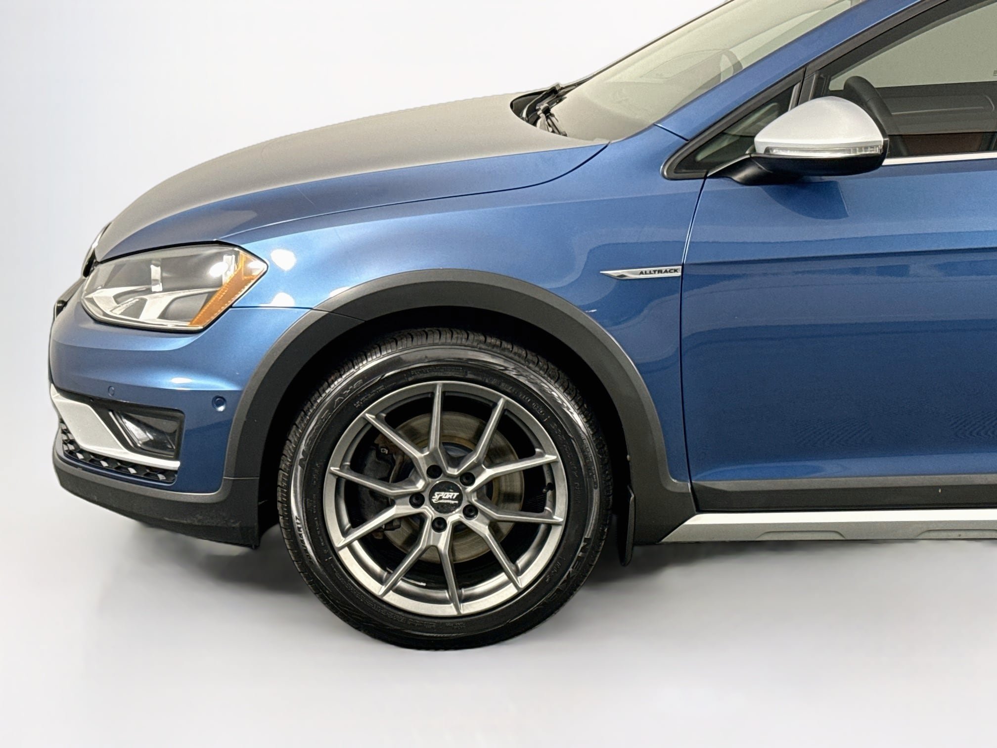 Used 2017 Volkswagen Golf Alltrack SE AWD/4WD image 40
