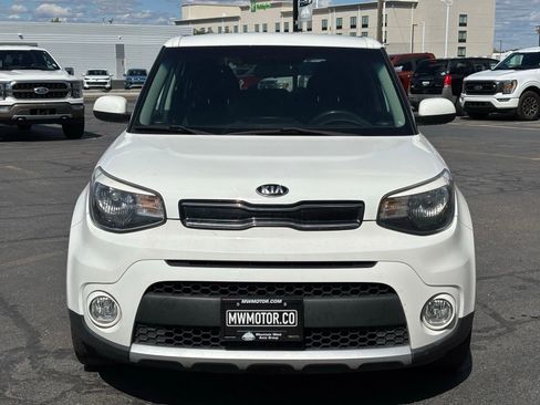 Used 2017 Kia Soul + image 2
