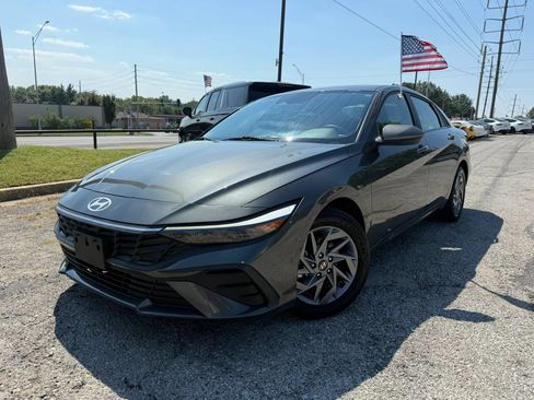 Used 2024 Hyundai Elantra SEL FWD image 27