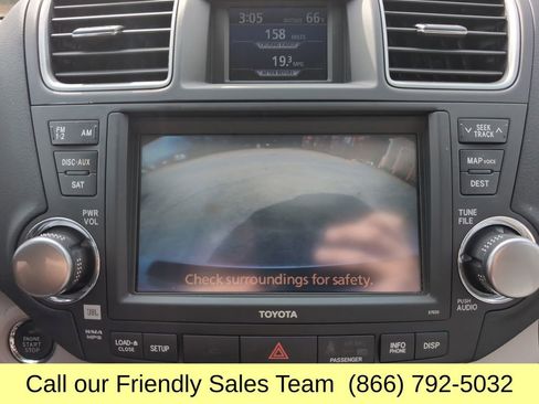 Used 2012 Toyota Highlander Limited w/ Tow Pkg image 22