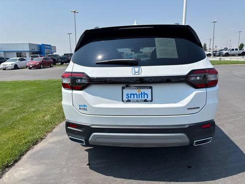 Certified 2025 Honda Pilot Touring image 4