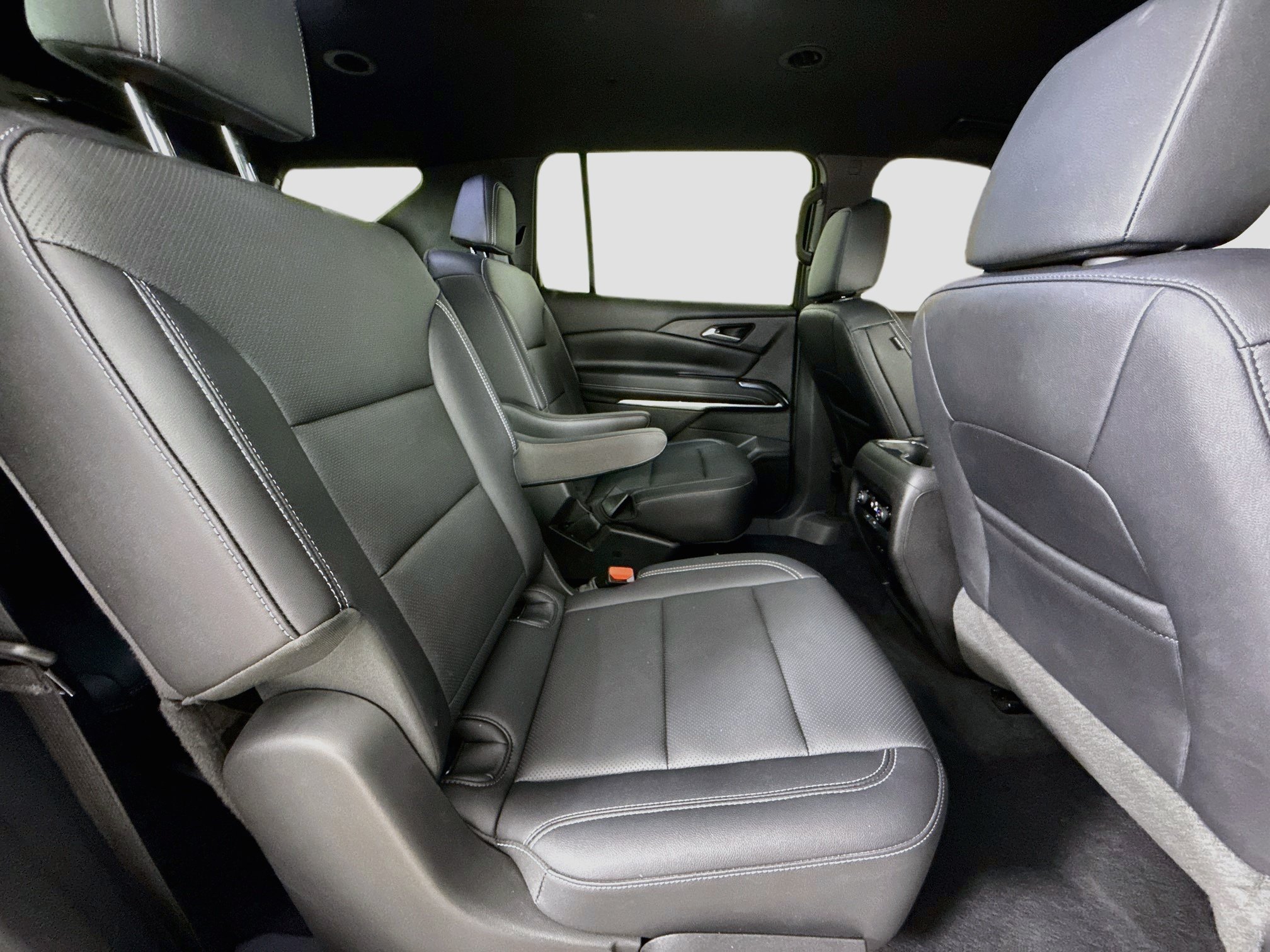 Used 2025 Chevrolet Traverse LT FWD image 30