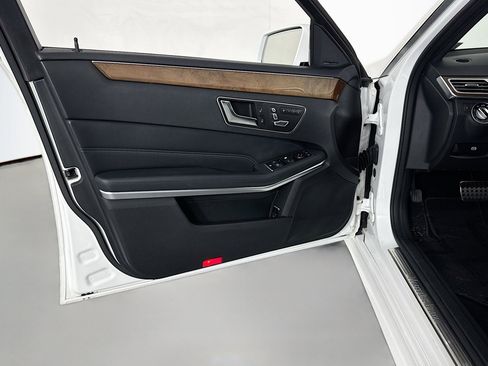 Used 2016 Mercedes-Benz E 350 Sedan image 20
