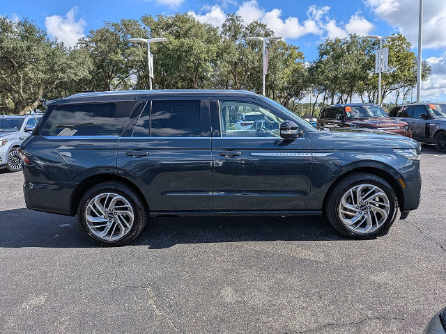Used 2025 Lincoln Navigator Reserve AWD/4WD image 9