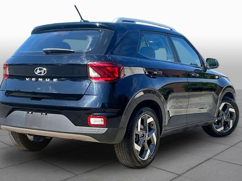 Used 2025 Hyundai Venue SEL FWD image 13
