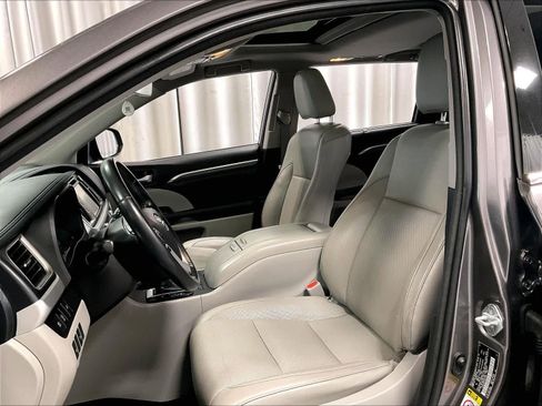 Used 2018 Toyota Highlander Limited image 10