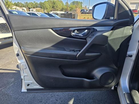 Used 2017 Nissan Rogue Sport SV image 11