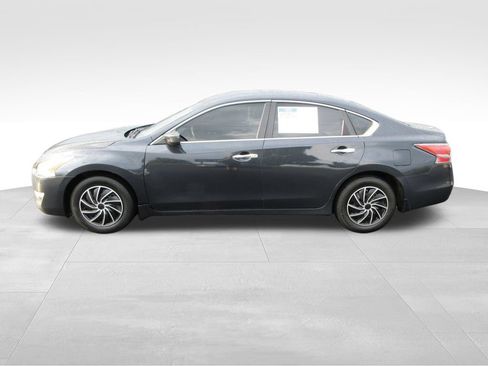 Used 2014 Nissan Altima 2.5 S w/ Display Audio Package FWD image 2