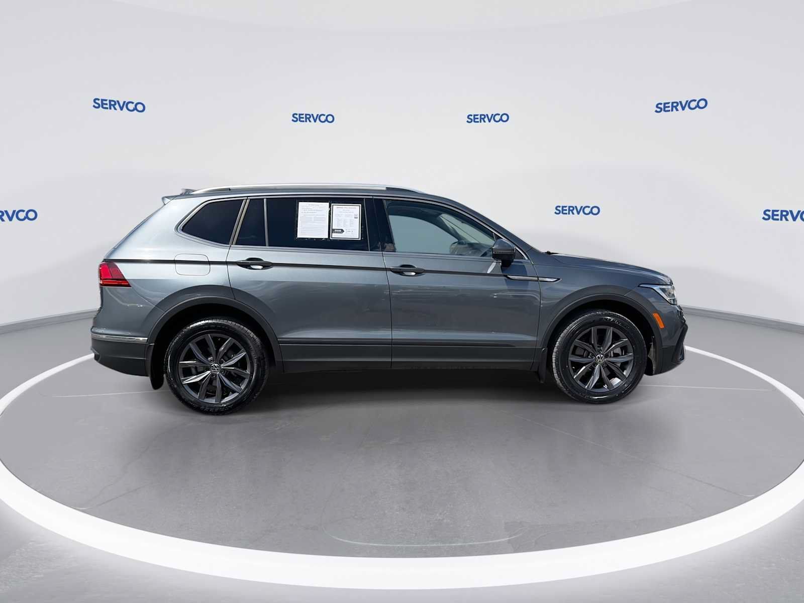 Used 2023 Volkswagen Tiguan SE w/ Panoramic Sunroof Package FWD image 9