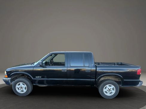 Used 2001 Chevrolet S10 Pickup LS image 2