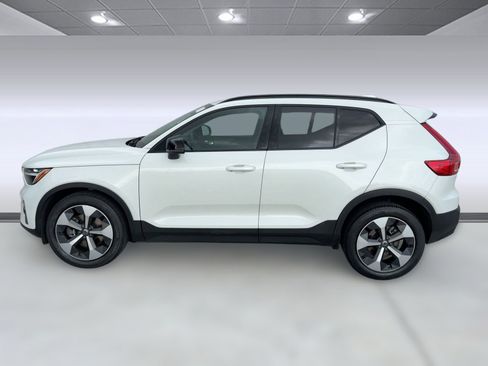 Certified 2023 Volvo XC40 B5 Plus w/ Protection Package Premier image 2