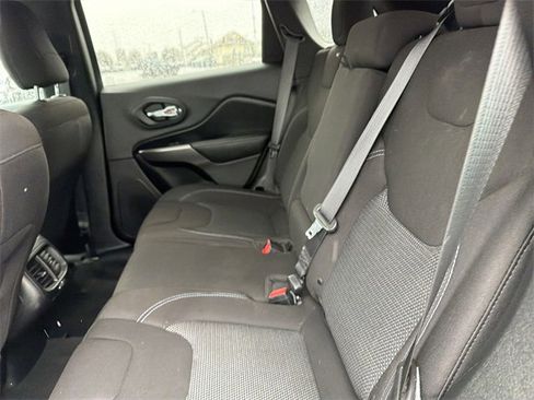 Used 2019 Jeep Cherokee Latitude w/ Popular Appearance Group image 13