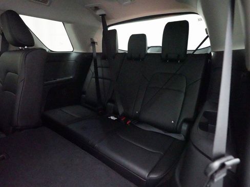 Certified 2025 Nissan Pathfinder SL image 17