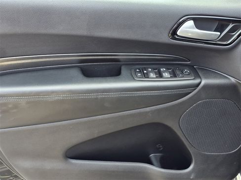 Used 2023 Dodge Durango SXT image 13