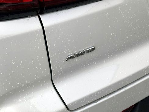 Used 2023 Cadillac XT4 Luxury w/ Cold Weather Package image 9