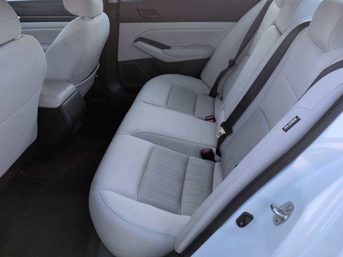 Used 2025 Nissan Altima 2.5 SV FWD image 17