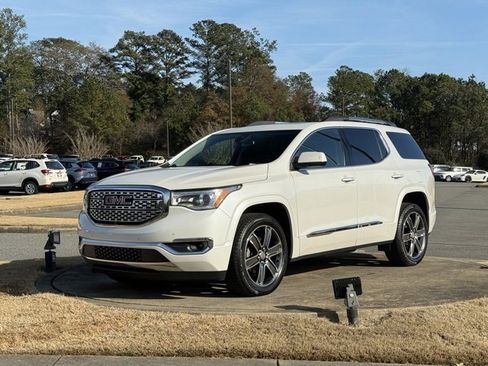 Used 2018 GMC Acadia Denali w/ Technology Package image 3