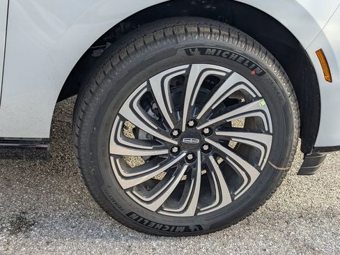 New 2026 Lincoln Navigator L Black Label AWD/4WD image 9