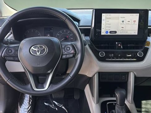Used 2024 Toyota Corolla Cross LE FWD image 10