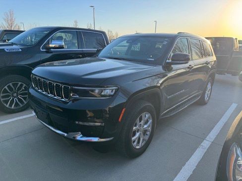 Used 2023 Jeep Grand Cherokee L Limited w/ Luxury Tech Group II image 8