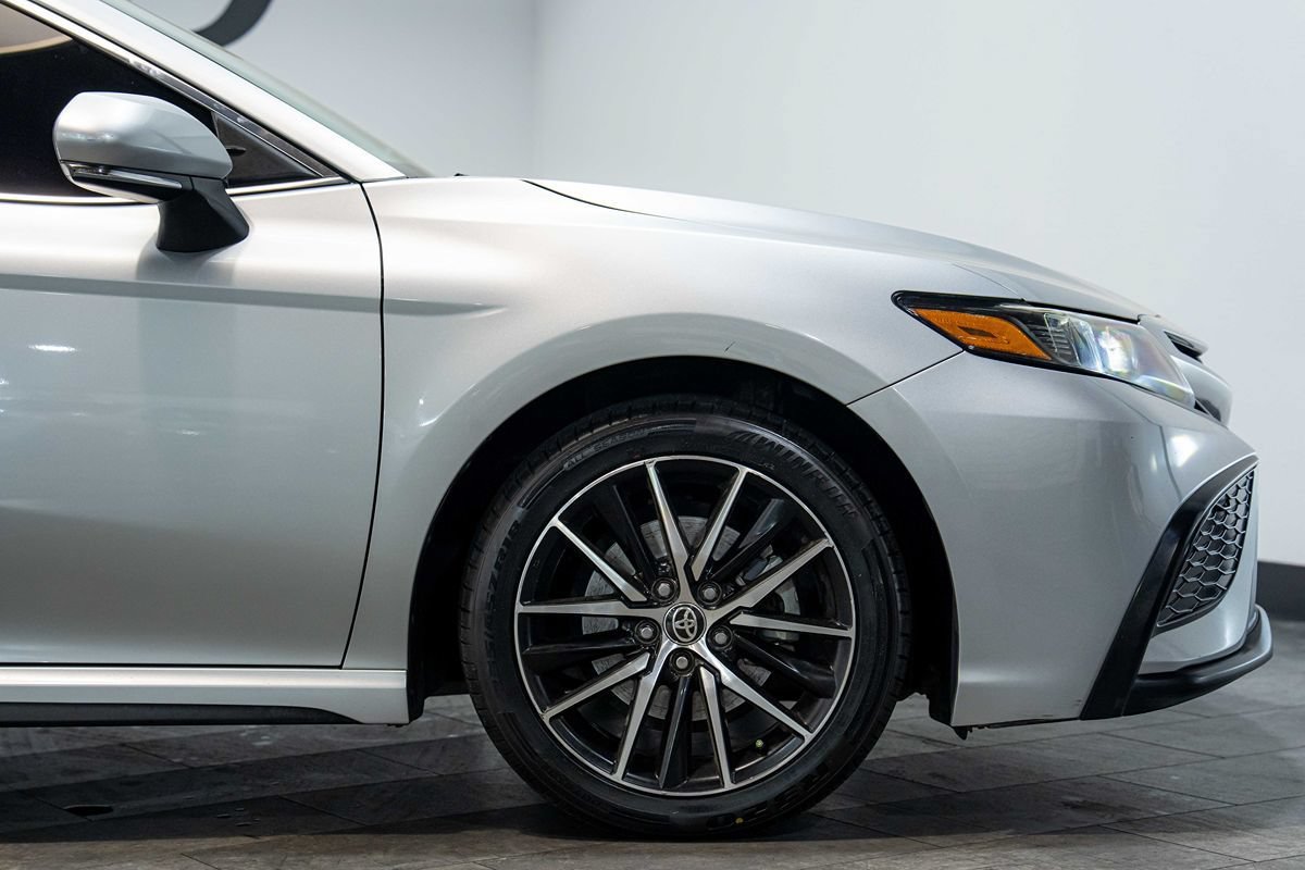 Used 2021 Toyota Camry SE w/ Convenience Package FWD image 22