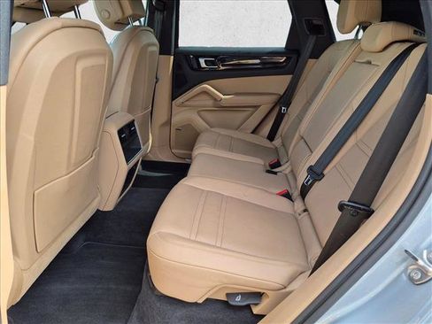 Used 2023 Porsche Cayenne AWD/4WD image 14