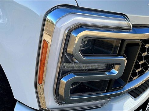 Used 2023 Ford F350 Platinum w/ FX4 Off-Road Package image 30