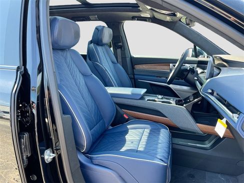 New 2026 Cadillac Vistiq Premium Luxury w/ LPO, Floor Liner Package image 31