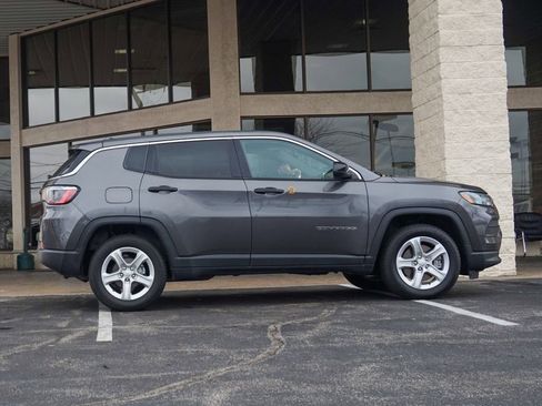 Used 2023 Jeep Compass Sport image 4