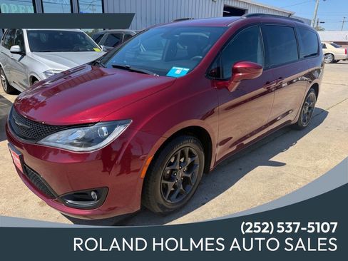 Used 2018 Chrysler Pacifica Touring-L Plus w/ S Appearance Package FWD image 1