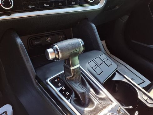 Used 2024 Kia Sportage LX image 8