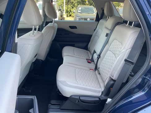 New 2025 Nissan Pathfinder SV image 13