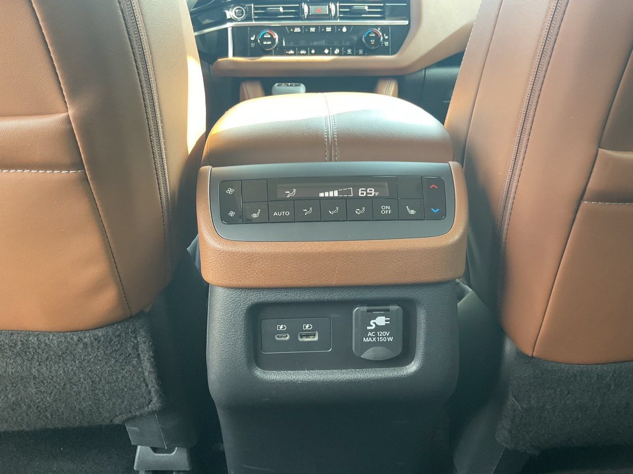 Used 2024 Nissan Pathfinder Platinum FWD image 14