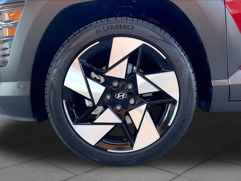 Used 2025 Hyundai Kona Limited FWD image 11