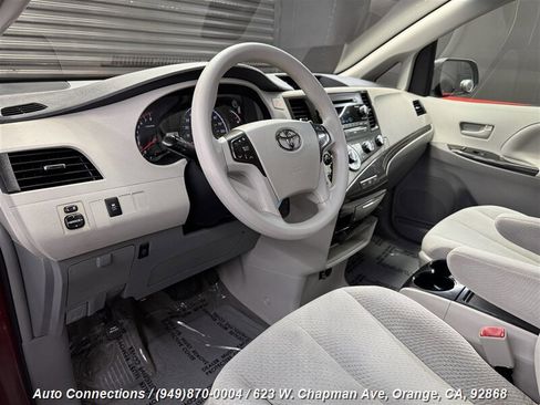 Used 2012 Toyota Sienna LE image 13