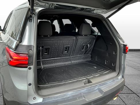 Used 2023 Chevrolet Traverse LT w/ LPO, Floor Liner Package AWD/4WD image 9