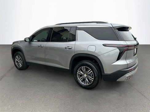 Used 2024 Chevrolet Traverse LT FWD image 6