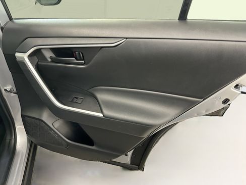 Used 2022 Toyota RAV4 LE image 31