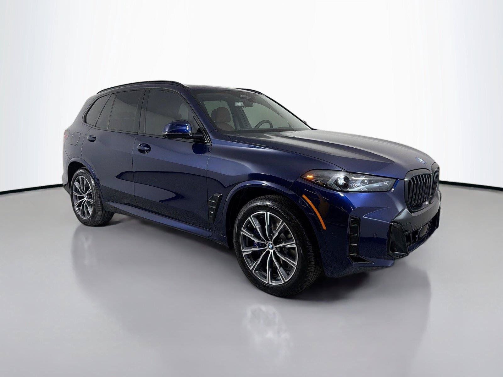 Used 2026 BMW X5 xDrive50e w/ M Sport Package AWD/4WD image 3