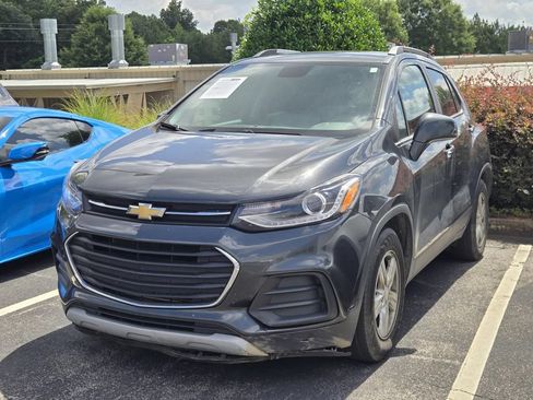 Used 2018 Chevrolet Trax LT w/ Sun & Sound Package FWD image 3