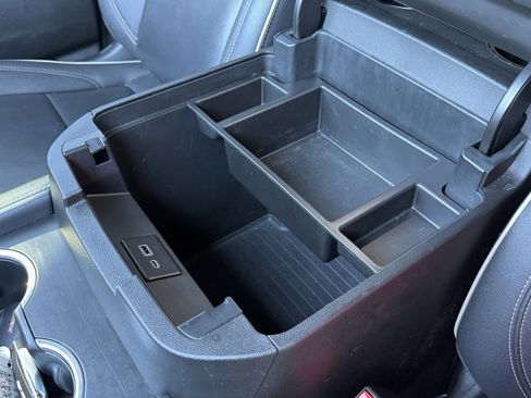 Used 2022 GMC Yukon XL SLT w/ SLT Luxury Package image 69