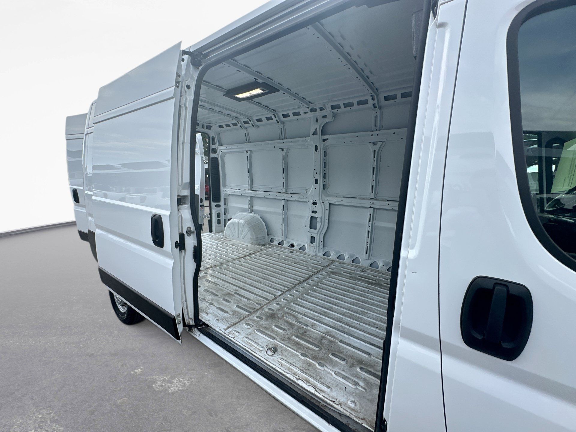 Used 2025 RAM ProMaster 2500 w/ Convenience Group FWD image 12