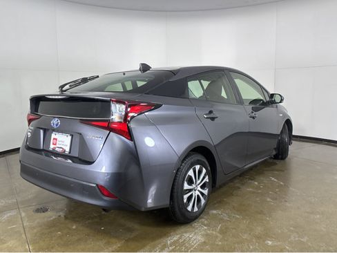 Used 2021 Toyota Prius LE image 22