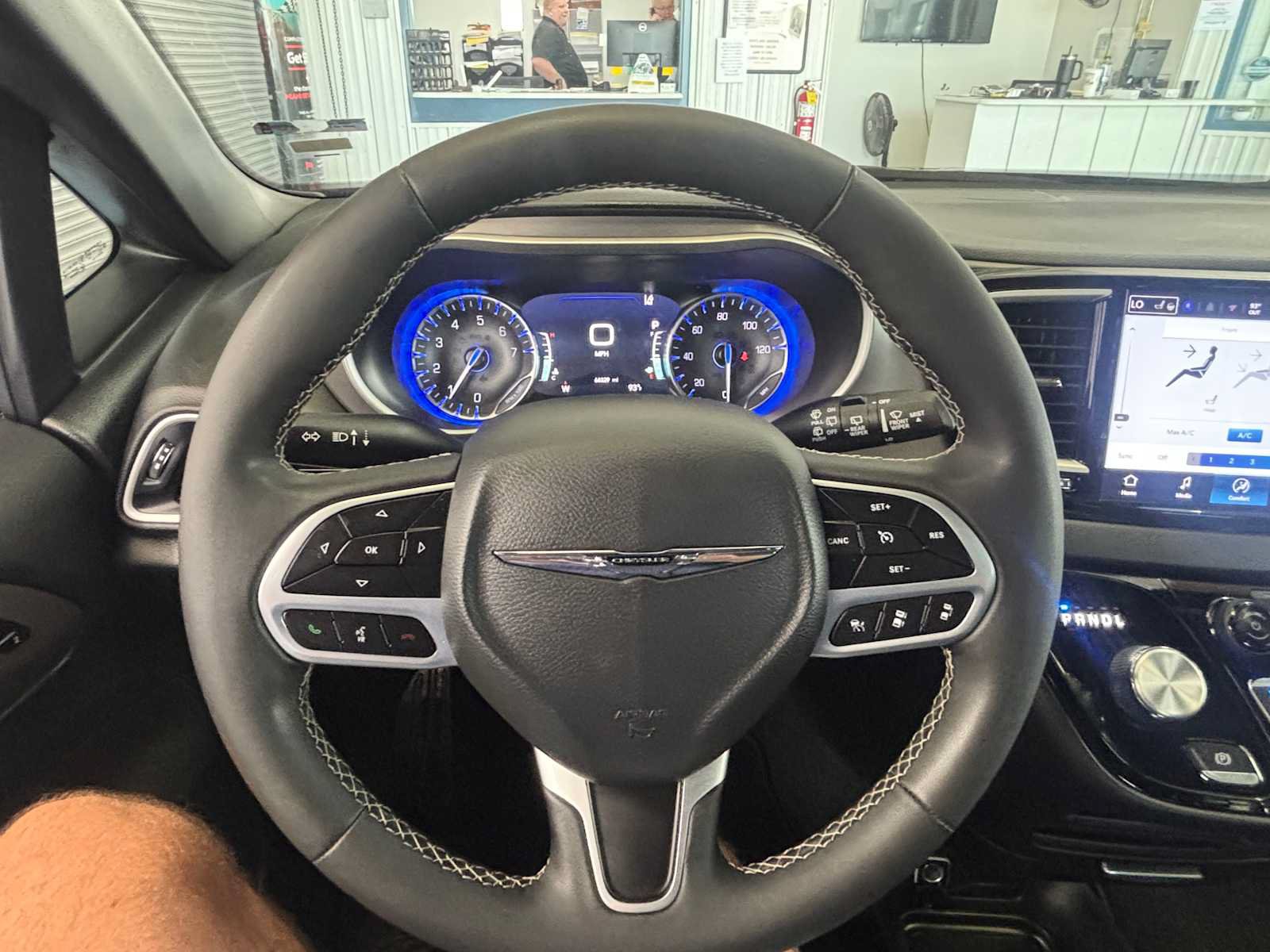 Used 2025 Chrysler Pacifica Select FWD image 13