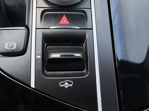 Used 2017 Maserati Levante AWD/4WD image 41