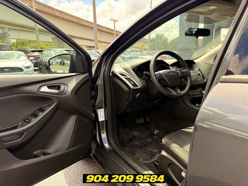 Used 2017 Ford Focus SE FWD image 20