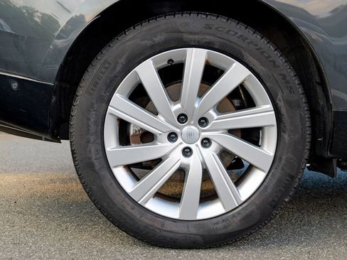 Used 2025 Land Rover Range Rover Long Wheelbase SE AWD/4WD image 13