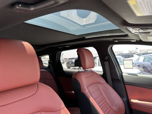 Certified 2025 Kia Sportage SX Prestige AWD/4WD image 17