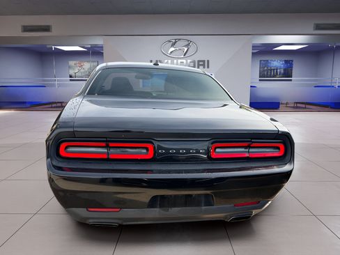 Used 2016 Dodge Challenger SXT RWD image 5